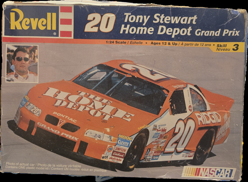 Revell Tony Stewart #20 Home Depot Pontiac Grand Prix 1:24 Model Kit